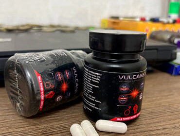 2 банки и 3 капсулы Vulcanex крупным планом.